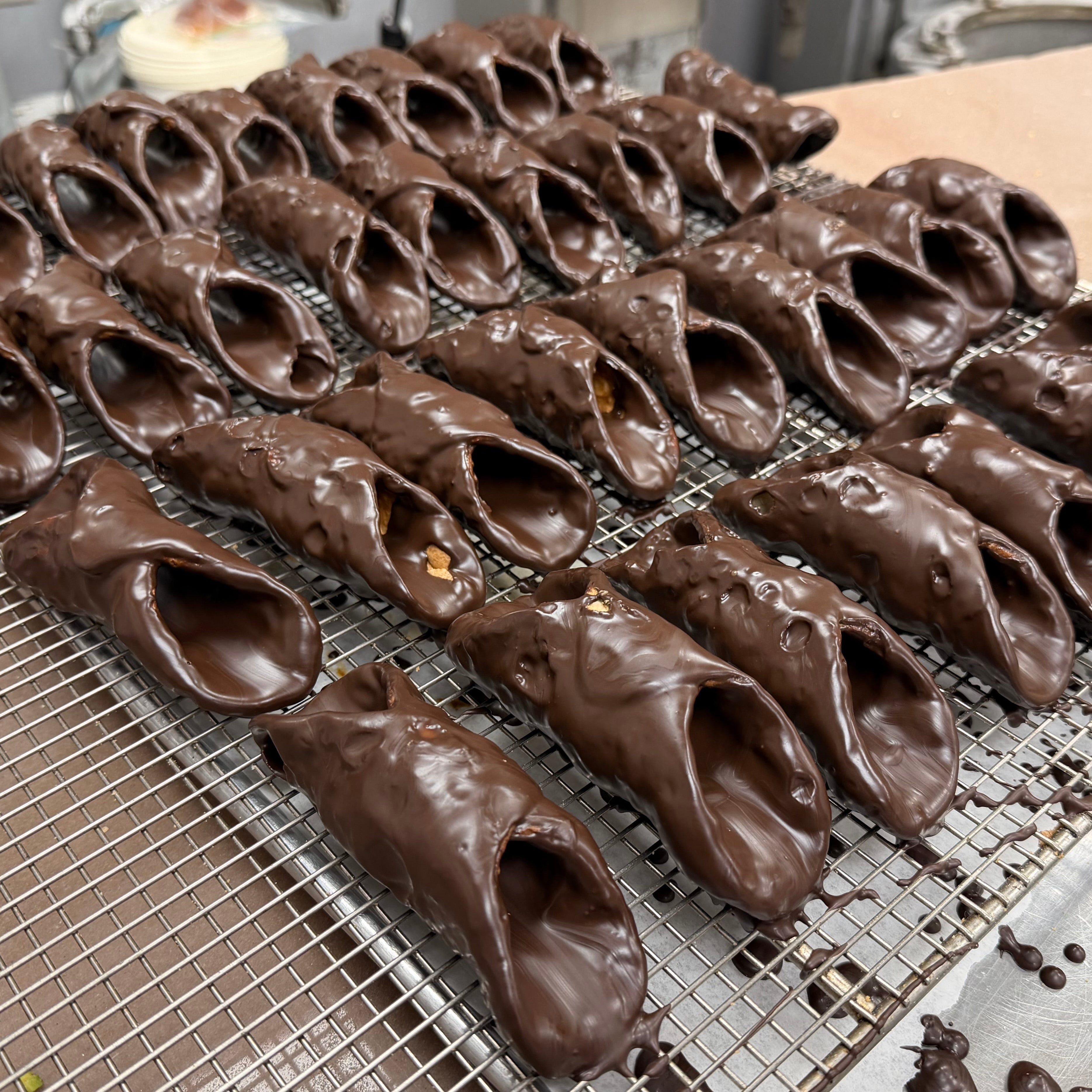Large Chocolate Cannoli Kits