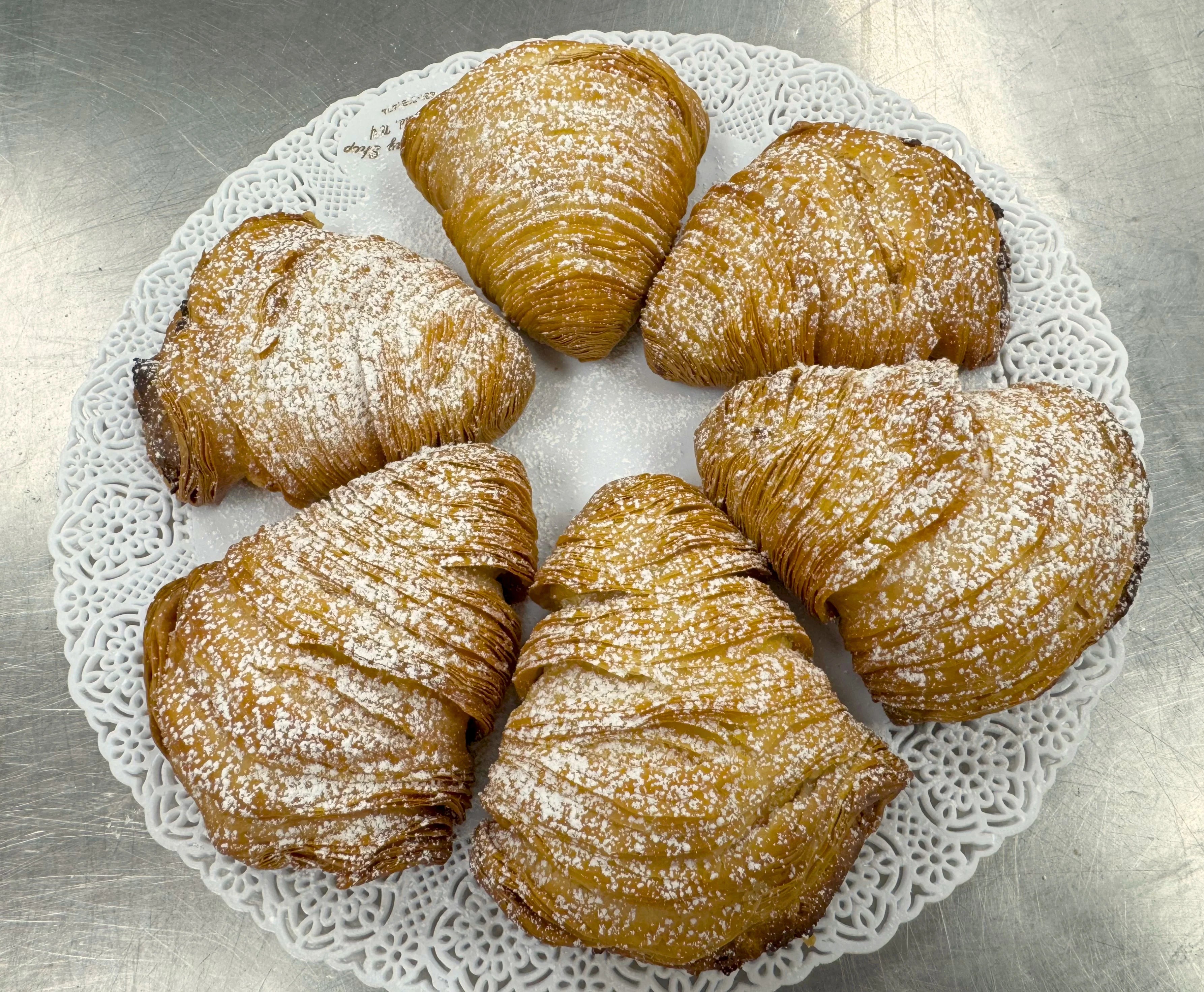 Sfogliatelle Large Pastry